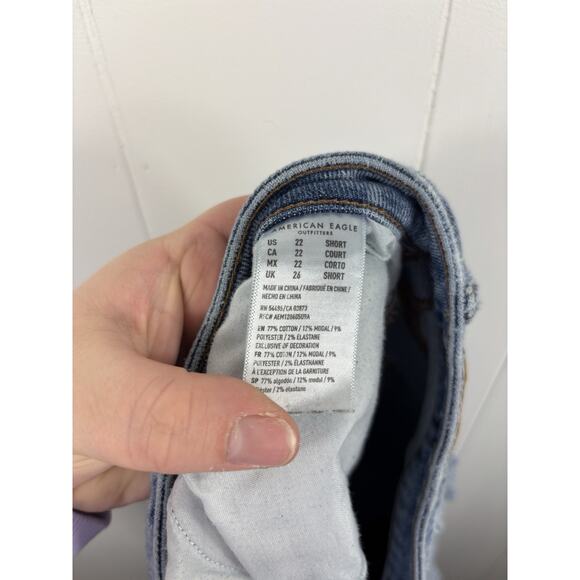 American Eagle Women's Medium Wash Mom Baggy Straight Jeans Size 22 - Picture 4 of 6